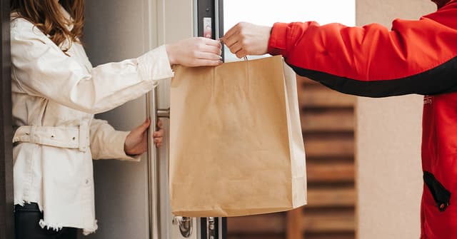 Thinking about Ordering Food Online in the UK? Try these Popular Dishes of 2025!  